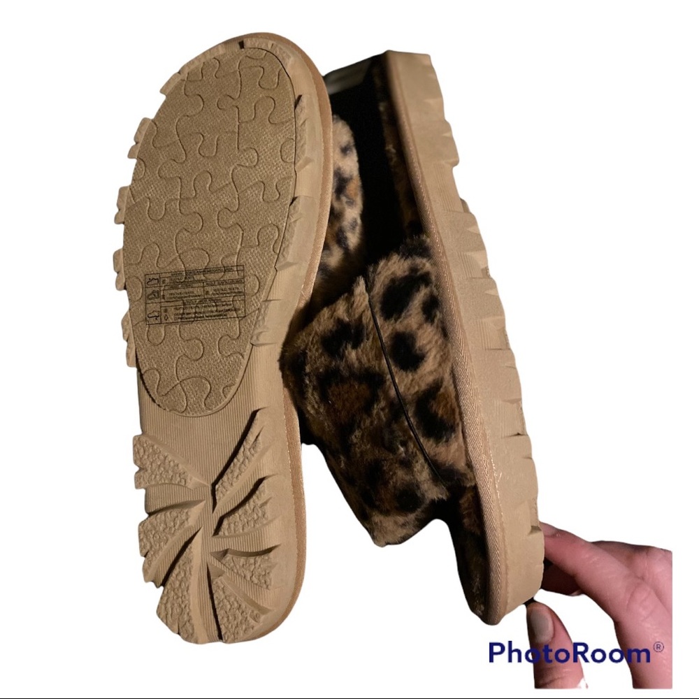 NWT Forever 21 leopard print  faux fur slippers - Picture 2 of 5